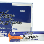 Humo de la afición blanco y azul